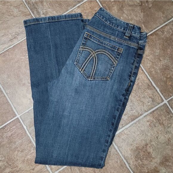 ☆ Liz Claiborne Slim Bootcut Jeans w Designed Embroidered Back Pockets Size 8 ☆ - Picture 1 of 9